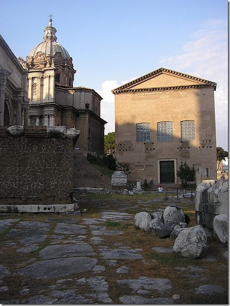 450px-Kuria_na_Forume