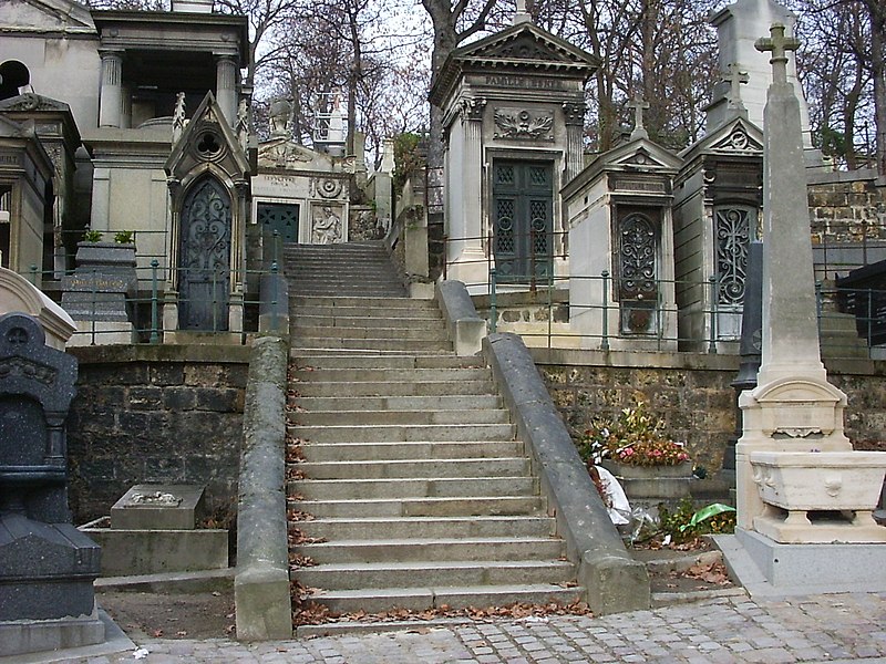 File:Pere Lachaise stairway.jpg
