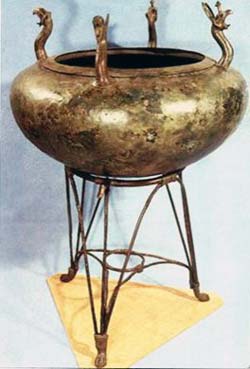 Котел на треножнике