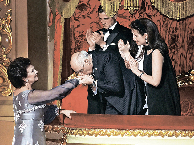 Семья Ростроповичей на юбилее Галины Вишневской в Большом театре, 2001 год.jpg