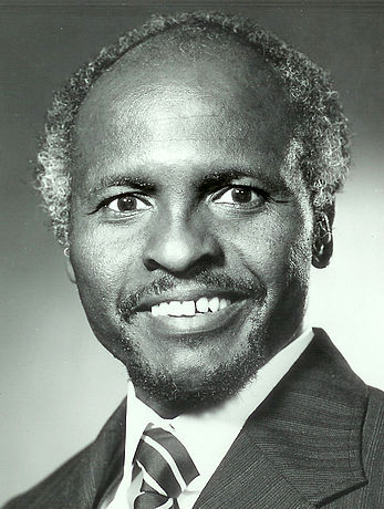 Канаан Банана – 1-й президент Зимбабве.jpg