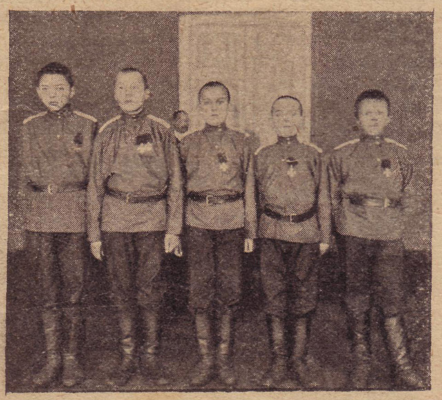 Юные добровольцы