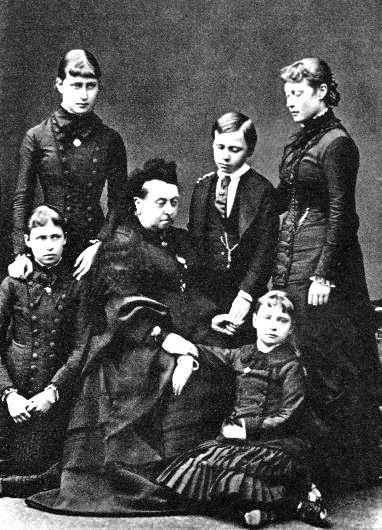 C детьми дочери Алисы.jpg C детьми дочери Алисы.jpg