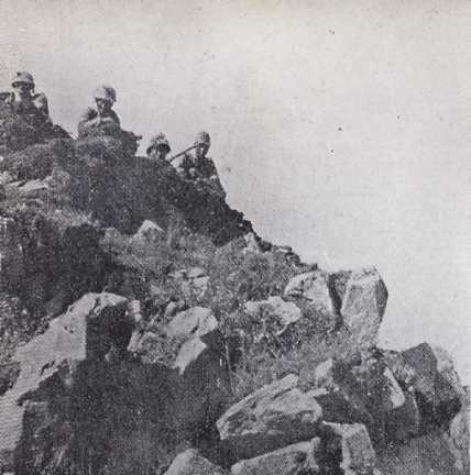 Японские солдаты, окопавшиеся на высоте Заозёрная, 1938 год