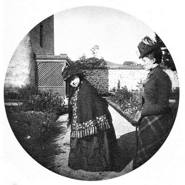 С внучкой принцессой Луизой, герцогиней Файф, Аберфелди, 1890 г..jpg С внучкой принцессой Луизой, герцогиней Файф, Аберфелди, 1890 г..jpg